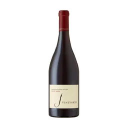J Vineyards Russian River Valley Pinot Noir California Red Wine bottle