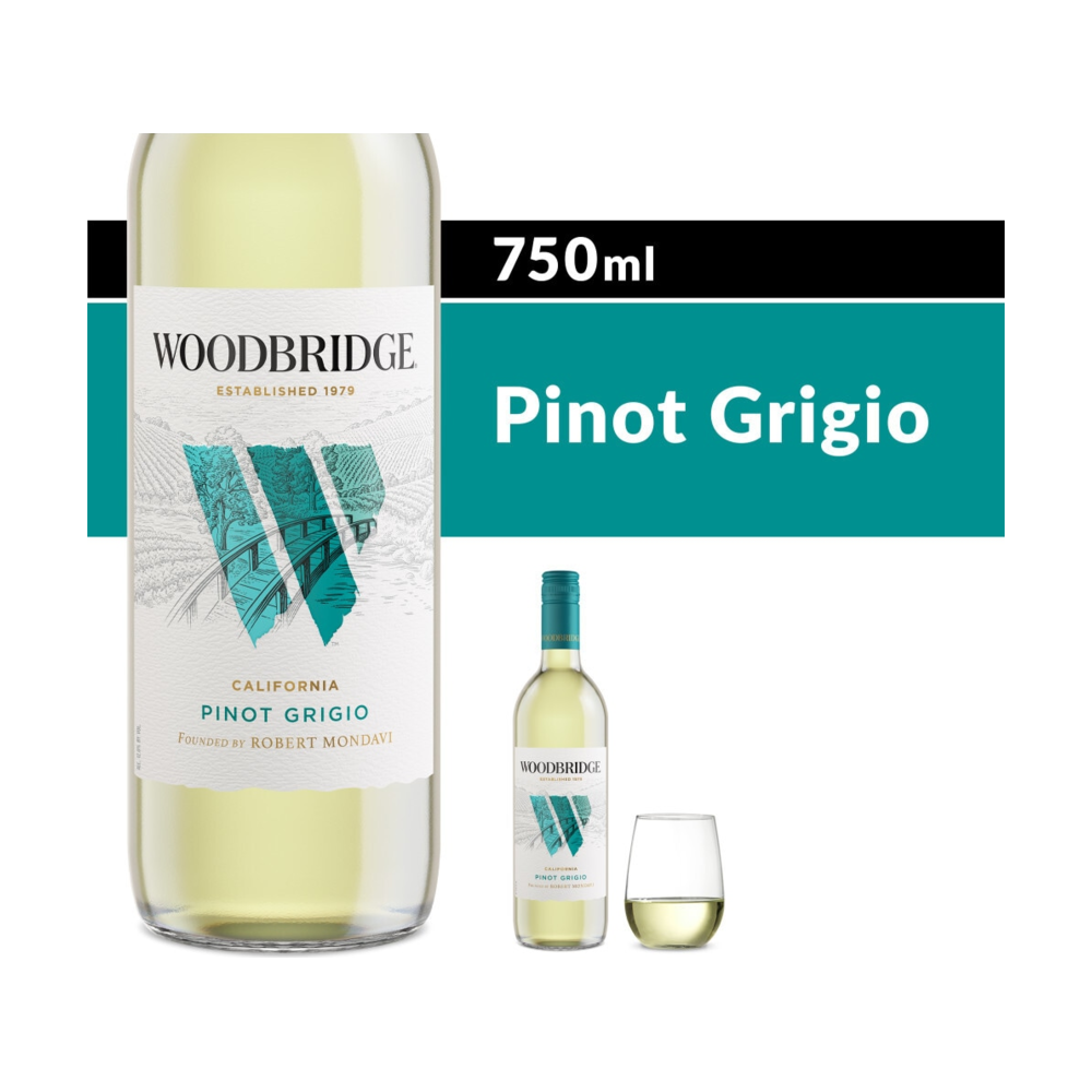 Woodbridge Pinot Grigio White Wine bottle